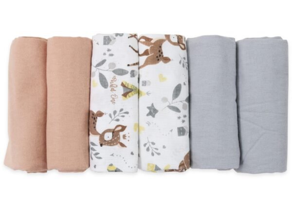 Baby Mulltücher; Mullwindeln; Spucktücher; fensilo; mulltücher baby; mulltücher baby mädchen; spucktücher baby; spucktücher baby mädchen; spucktuch junge; Fensilo baby; Fensilo baby blanket; blanket; baby blanket; newborn; object; knitted; top view; Fensilo.com; white blanket; white; background; beautiful; indoors; sheet; cover; fabric; wash; cushion; bed; polyester; satin; protection; swaddle blanket; comfortable; cotton; hypoallergenic; cute; design; washable; warm; comfy; care; soft; bedroom; set; size; crib; baby crib; outdoor; playground; vacation; park; sleep; colorful; breathable; layers; 2 layers; premium; materials; premium materials; high-quality; quality; unisex; 6 set blankets; Gray; Brown; animal design; adorable animals; cute animals; deer; indian hut; leaves;