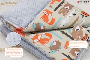 Baby Mulltücher; Mullwindeln; Spucktücher; fensilo; mulltücher baby; mulltücher baby mädchen; spucktücher baby; spucktücher baby mädchen; spucktuch junge; Fensilo baby; Fensilo baby blanket; blanket; baby blanket; newborn; object; knitted; top view; Fensilo.com; white blanket; white; background; beautiful; indoors; sheet; cover; fabric; wash; cushion; bed; polyester; satin; protection; swaddle blanket; comfortable; cotton; hypoallergenic; cute; design; washable; warm; comfy; care; soft; bedroom; set; size; crib; baby crib; outdoor; playground; vacation; park; sleep; colorful; breathable; layers; 2 layers; premium; materials; premium materials; high-quality; quality; unisex; large blanket; wide blanket; long; wide; comfortable blanket; adorable design; adorable animals; lovely animals; luxurious design; bear; fox; porcupine;